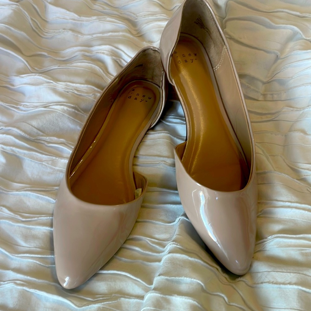Nude patent leather flats 7.5